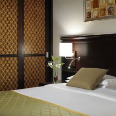 Ramada Jumeirah Hotel сейф в номере