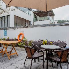 Отель Deluxe Villa in Mingyue Mountain and Stream фото 2