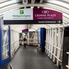 Отель Crowne Plaza London Heathrow T4 Великобритания, Лондон - отзывы, цены и фото номеров - забронировать отель Crowne Plaza London Heathrow T4 онлайн городской автобус