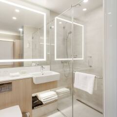 Отель Courtyard by Marriott Vilnius City Center ванная фото 2