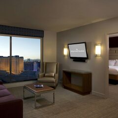 Отель Elara by Hilton Grand Vacations - Center Strip США, Лас-Вегас - 8 отзывов об отеле, цены и фото номеров - забронировать отель Elara by Hilton Grand Vacations - Center Strip онлайн комната для гостей фото 9