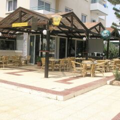 DebbieXenia Hotel Apartments вид на фасад фото 3