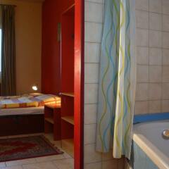 Отель Hostel Marabou Prague Чехия, Прага - 11 отзывов об отеле, цены и фото номеров - забронировать отель Hostel Marabou Prague онлайн ванная фото 2