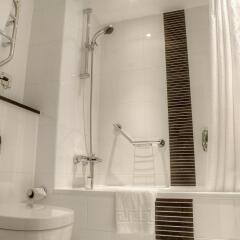 Отель Holiday Inn Glasgow City Centre Theatreland ванная фото 2