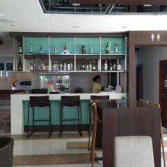 Отель April Suites Pattaya Паттайя гостиничный бар