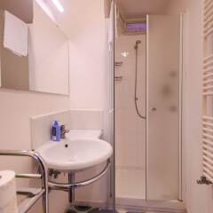 Отель Lovely 4BD Apt 3min Walk to Ponte Vecchio ванная