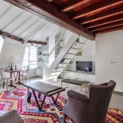 Апартаменты Elegant Studio - Mezzanine - St Germain des Pres Париж комната для гостей