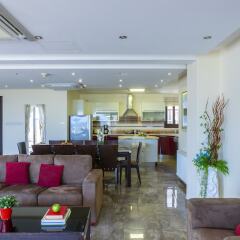 Отель Mike & Lenos Tsoukkas Seafront Villas Кипр, Протарас - отзывы, цены и фото номеров - забронировать отель Mike & Lenos Tsoukkas Seafront Villas онлайн гостиничный бар