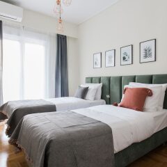 Отель UPSTREET Charming & Comfy 2BD Apt-Acropolis Афины комната для гостей