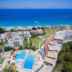 Olympic Palace Resort Hotel & Convention Center пляж