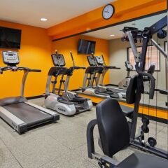 Отель Best Western Plus Cascade Inn & Suites фитнесс-зал фото 3