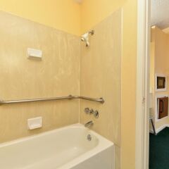 Отель Americas Best Value Inn-Meridian ванная