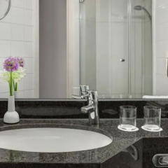 Отель IntercityHotel Kiel Германия, Киль - 1 отзыв об отеле, цены и фото номеров - забронировать отель IntercityHotel Kiel онлайн ванная фото 3