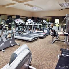 Отель Crowne Plaza Cleveland South-Independence фитнесс-зал