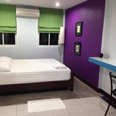 Отель Lovely House Silom Бангкок комната для гостей