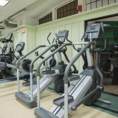 Отель Green Point YMCA фитнесс-зал фото 2