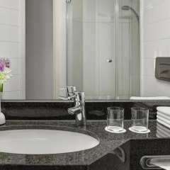 Отель IntercityHotel Kiel Германия, Киль - 1 отзыв об отеле, цены и фото номеров - забронировать отель IntercityHotel Kiel онлайн ванная фото 2