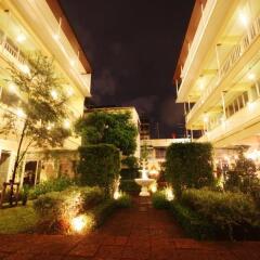 Отель Feung Nakorn Balcony Rooms and Cafe фото 12