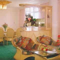 Green Hotel интерьер отеля