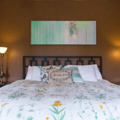 Отель Orchard House Bed and Breakfast сейф в номере