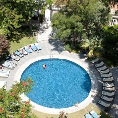 Avani Avenida Liberdade Lisbon Hotel бассейн