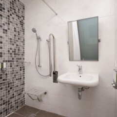 Гостиница Hampton By Hilton Astana Triumphal Arch Казахстан, Нур-Султан - отзывы, цены и фото номеров - забронировать гостиницу Hampton By Hilton Astana Triumphal Arch онлайн ванная фото 2