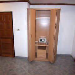 Hotel Orchid Residence сейф в номере