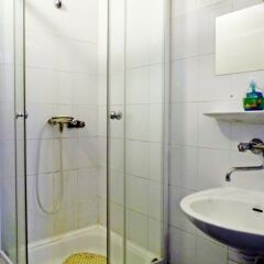 Отель Budapest Budget Hostel Венгрия, Будапешт - 2 отзыва об отеле, цены и фото номеров - забронировать отель Budapest Budget Hostel онлайн ванная