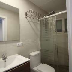 Отель Apartamento 2178 - Les Palmeres 5-2 Испания, Курорт Росес - отзывы, цены и фото номеров - забронировать отель Apartamento 2178 - Les Palmeres 5-2 онлайн ванная
