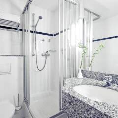 Отель Mercure Hotel Köln Belfortstraße Германия, Кёльн - 8 отзывов об отеле, цены и фото номеров - забронировать отель Mercure Hotel Köln Belfortstraße онлайн ванная фото 2