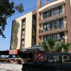 Family Hotel Teos парковка