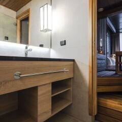Отель Lapland Hotel Sky Ounasvaara Финляндия, Рованиеми - 2 отзыва об отеле, цены и фото номеров - забронировать отель Lapland Hotel Sky Ounasvaara онлайн ванная фото 2
