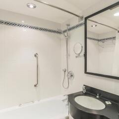 Отель Holiday Inn Mayfair Лондон ванная