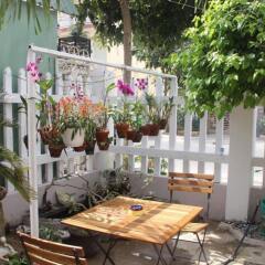 Отель Little House Homestay питание