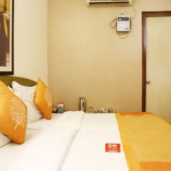OYO 738 Hotel Green Castle сейф в номере