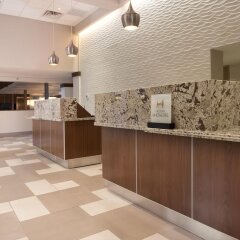 Отель Embassy Suites Bloomington Блумингтон с домашними животными