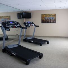 Отель Holiday Inn Express Newington фитнесс-зал