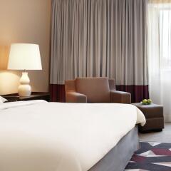 Отель Hyatt Regency Köln Германия, Кёльн - 1 отзыв об отеле, цены и фото номеров - забронировать отель Hyatt Regency Köln онлайн комната для гостей фото 5