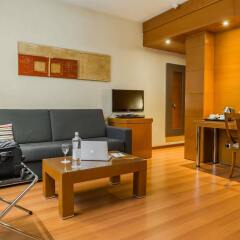 Отель Aparthotel Mariano Cubi Barcelona комната для гостей фото 3