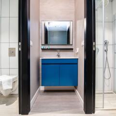 The Spot Hostel Тель-Авив ванная