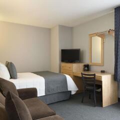 Отель Travelodge Hotel by Wyndham Montreal Centre Канада, Монреаль - отзывы, цены и фото номеров - забронировать отель Travelodge Hotel by Wyndham Montreal Centre онлайн комната для гостей фото 2