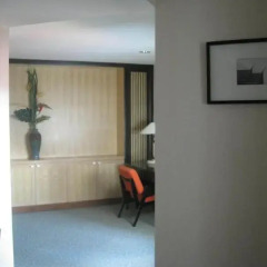 Апартаменты Gardengrove Suites Serviced Apartment Бангкок сейф в номере