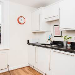 Отель 2 Bedroom Home In Islington в номере