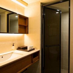 Отель Ji Hotel Shanghai Hongqiao Hub Jiuting Китай, Шанхай - отзывы, цены и фото номеров - забронировать отель Ji Hotel Shanghai Hongqiao Hub Jiuting онлайн ванная фото 2