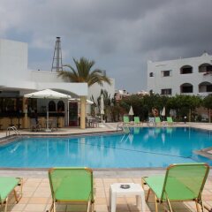 Hotel Malia Holidays бассейн