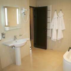 Real Hotel Велико Тырново ванная