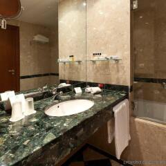 Отель Holiday Inn Porto Gaia ванная фото 2