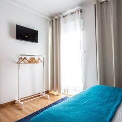 Отель Central Guest House Понта-Делгада сейф в номере