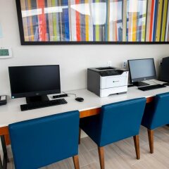 Отель Holiday Inn Express & Suites Jersey City - Holland Tunnel, an IHG Hotel США, Джерси - отзывы, цены и фото номеров - забронировать отель Holiday Inn Express & Suites Jersey City - Holland Tunnel, an IHG Hotel онлайн интерьер отеля фото 2