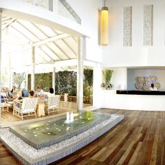 Отель Ramada by Wyndham Phuket Southsea интерьер отеля